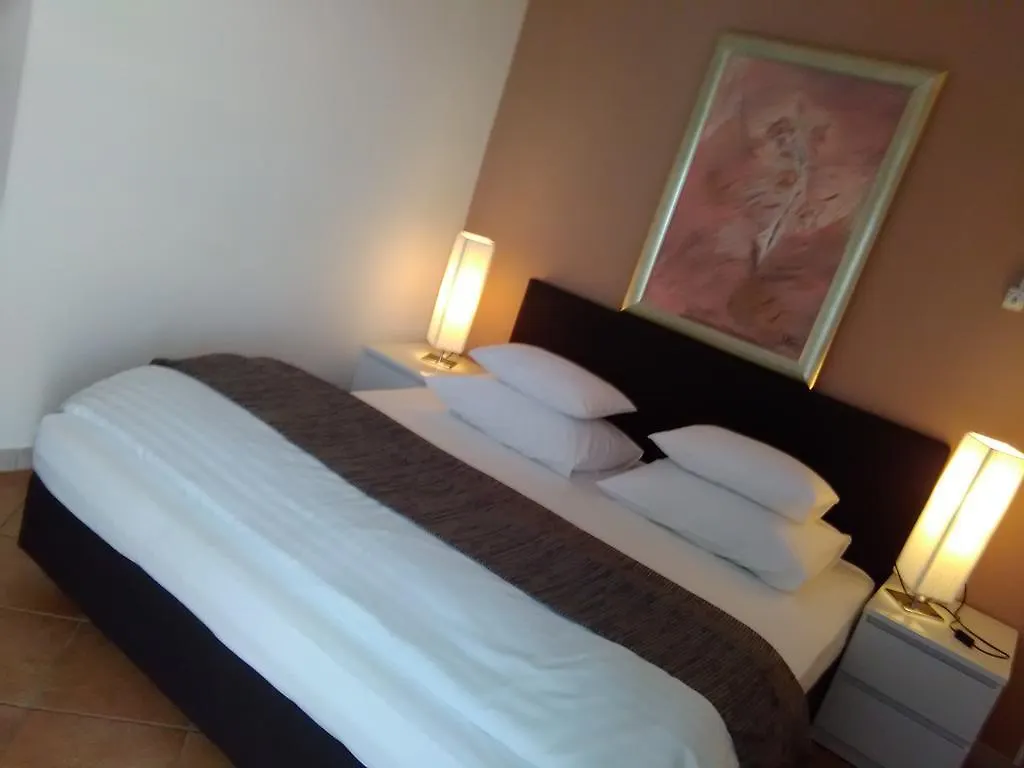 Guest House Garfild 2 Novi Vinodolski 3*,  Croatia