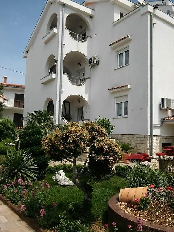 Guest House Garfild 2 Novi Vinodolski Kroatien